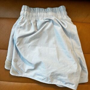 Lululemon hotty hot light blue 2.5 inch shorts